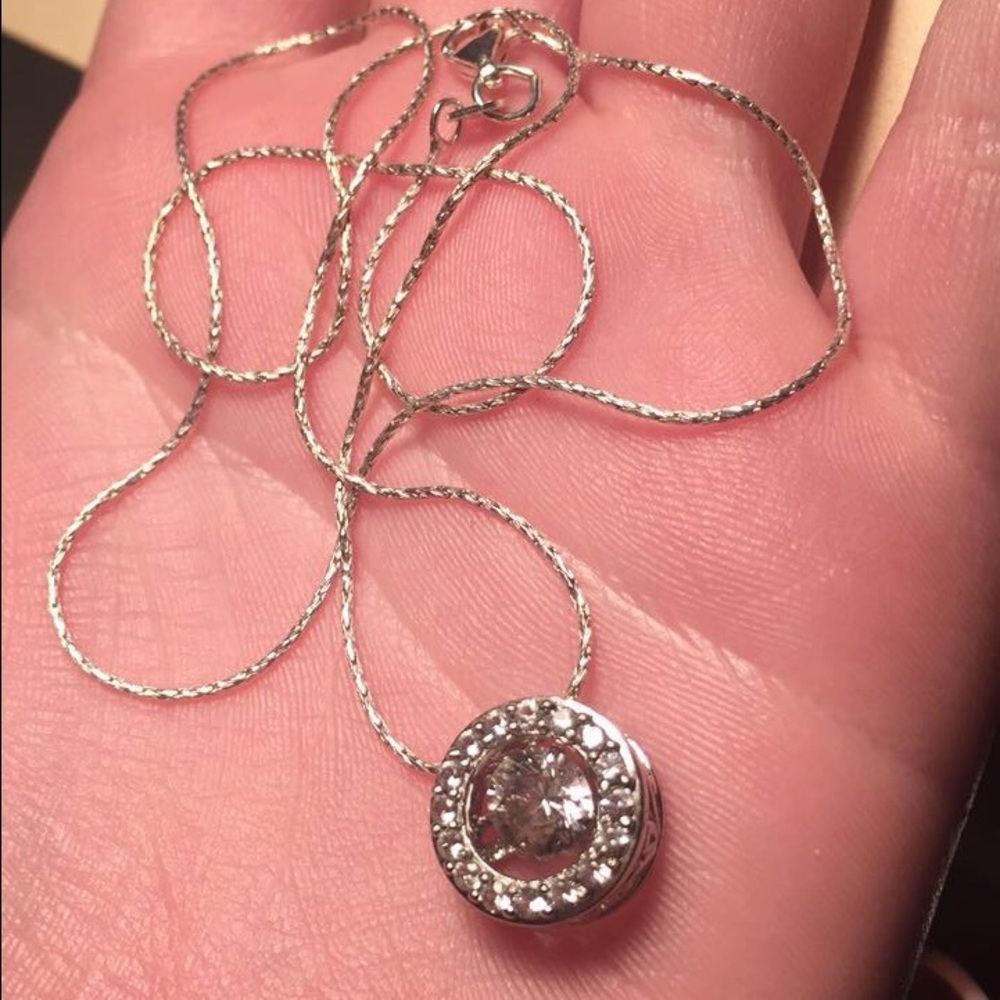 Reflective diamond necklace