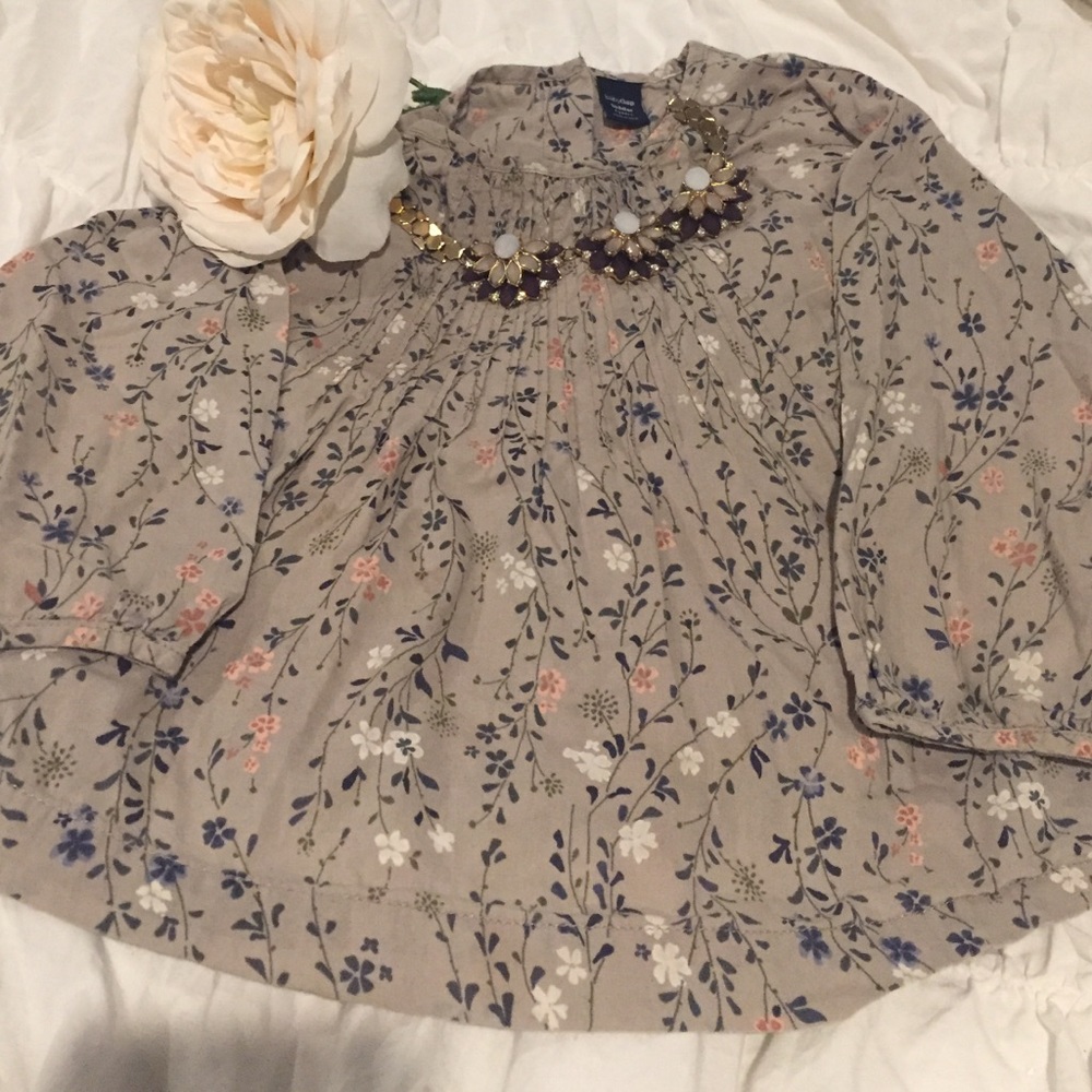 Baby Gap super adorable pleated top