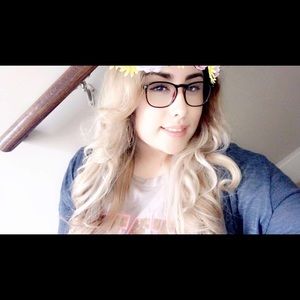 Meet your Posher, Cassandra