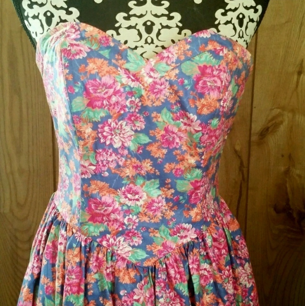 💕Gorgeous Vintage Laura Ashley size 8 dress