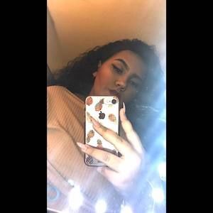 Meet your Posher, Damiana