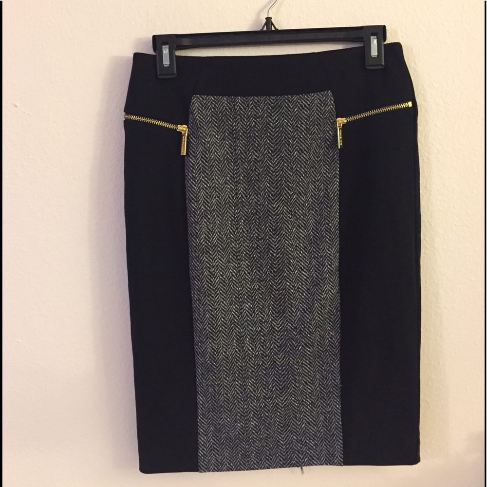 Michael Kors- Black- houndstooth pencil skirt
