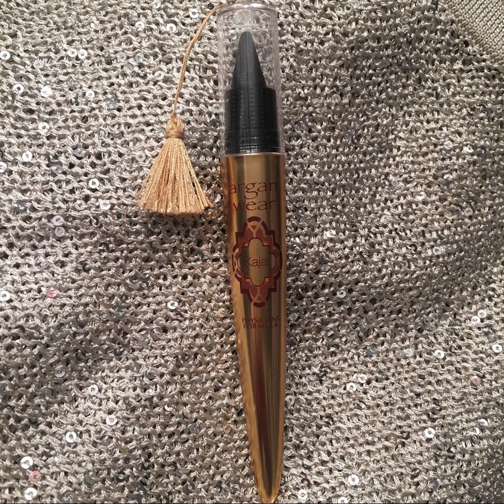 Dark deepest black pigment Kajal Liner