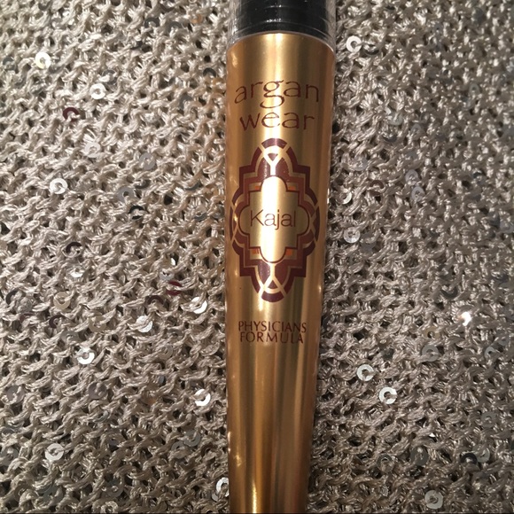 Dark deepest black pigment Kajal Liner - Picture 2 of 3