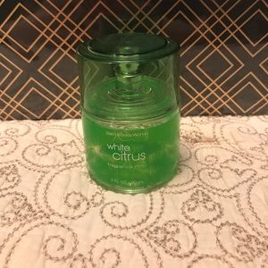 White citrus fragrance mist