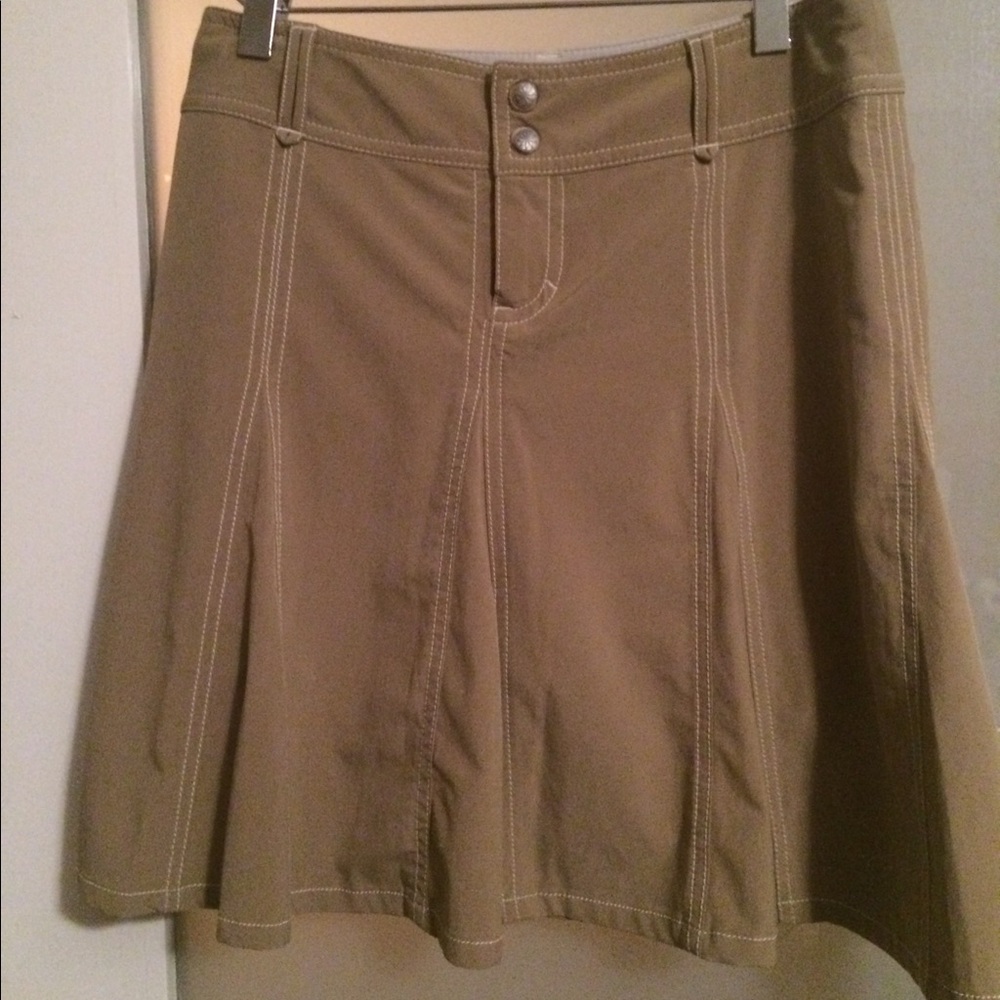 Athleta khaki skirt with built in bike shirts