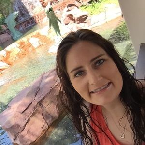 Meet your Posher, Danielle