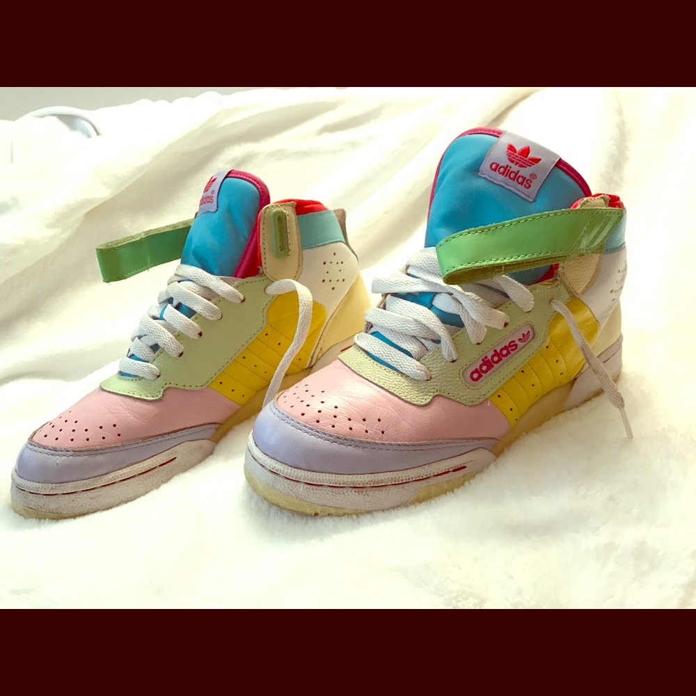 Colorful Adidas vintage hi-top sneakers size 6