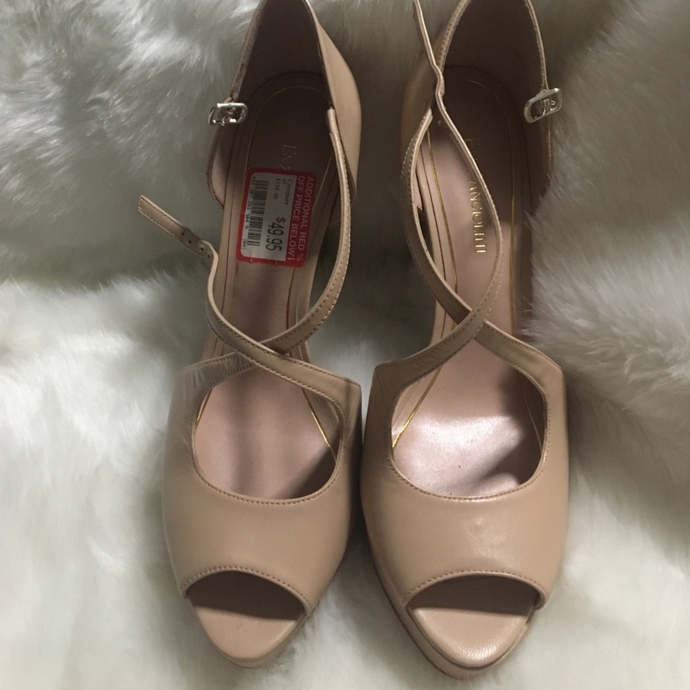 Super Cute nude Heels!