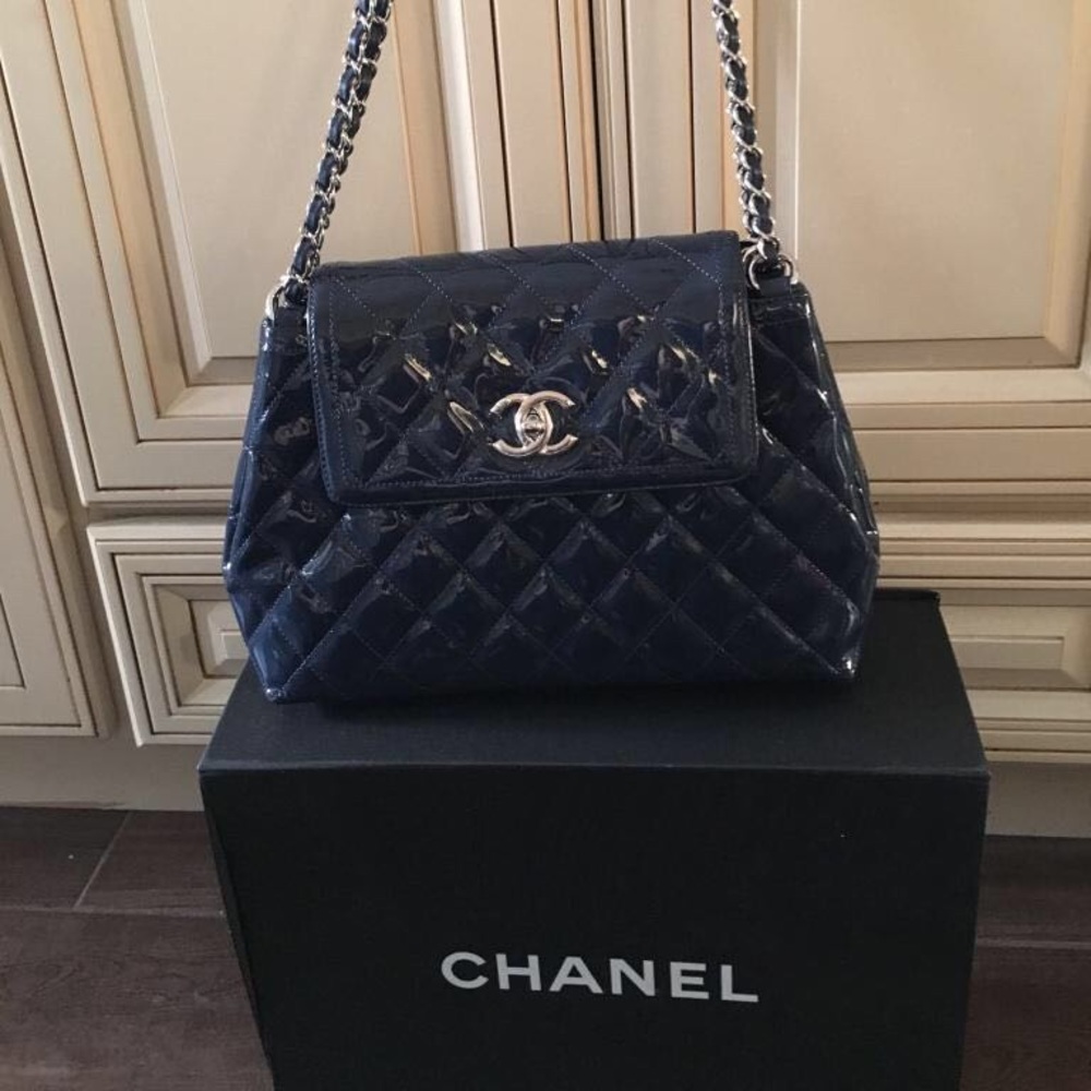100% Auth Chanel patent leather cross body bag