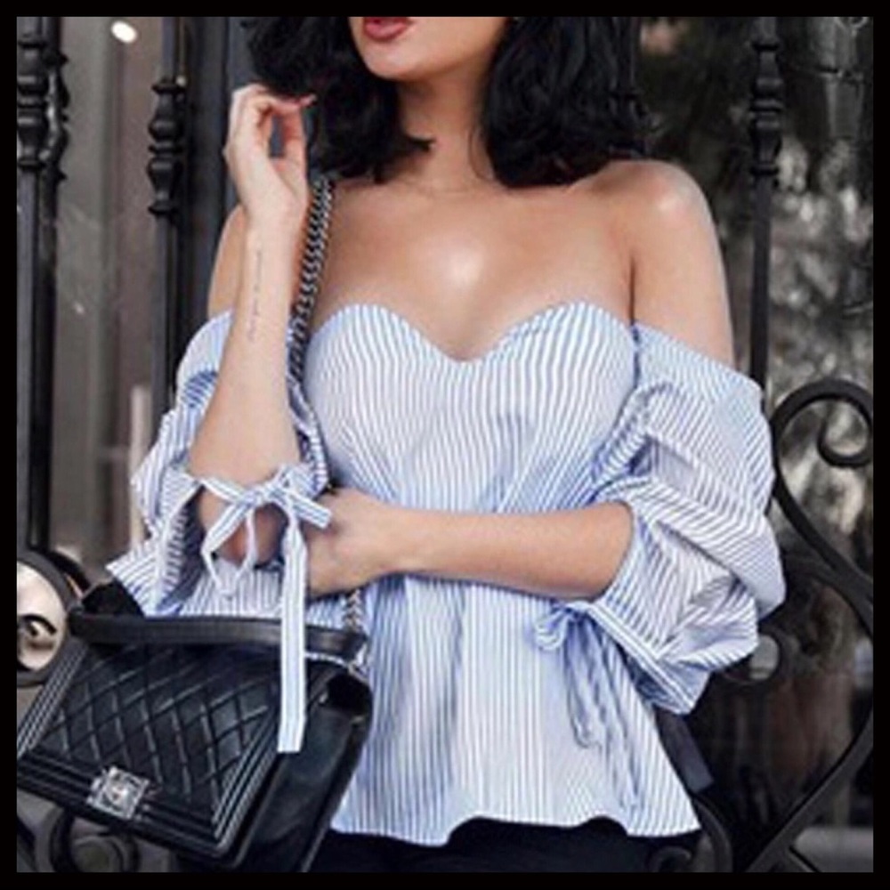SALE 🖤 Off the Shoulder Top - Picture 2 of 4