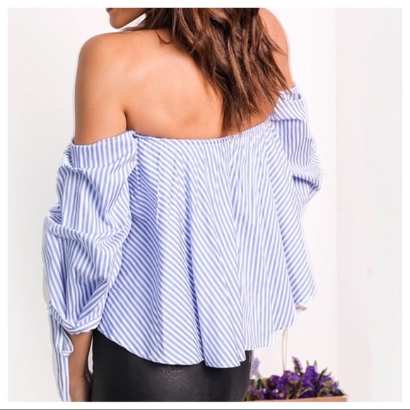 SALE 🖤 Off the Shoulder Top - Picture 4 of 4