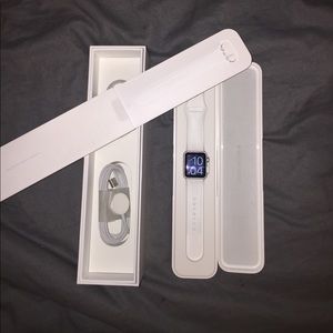 38MM WHITE APPLE WATCH SPORT!! ACCEPTING OFFERS!!