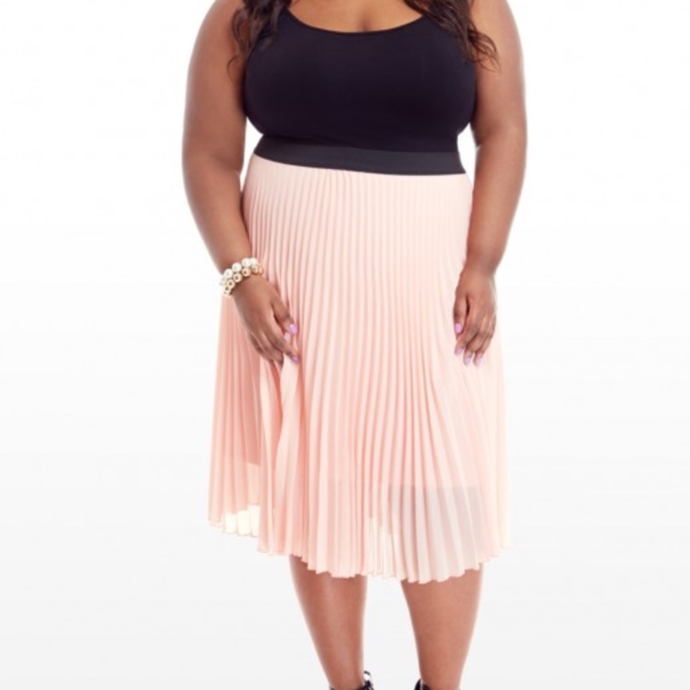 Adorable pink pleated skirt!