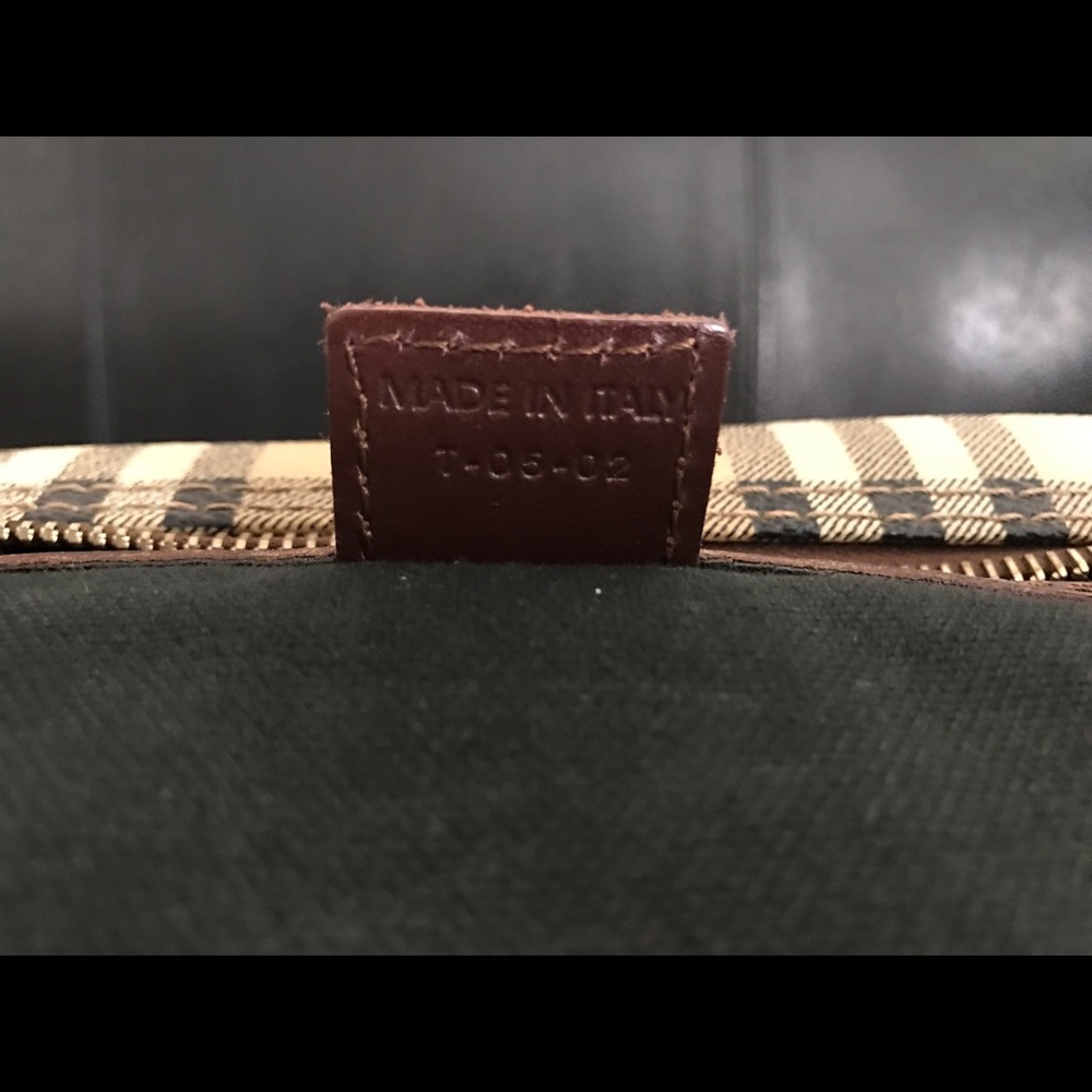 ❌❌❌SOLD❌❌❌ Authentic Burberry Handbag - Picture 3 of 8