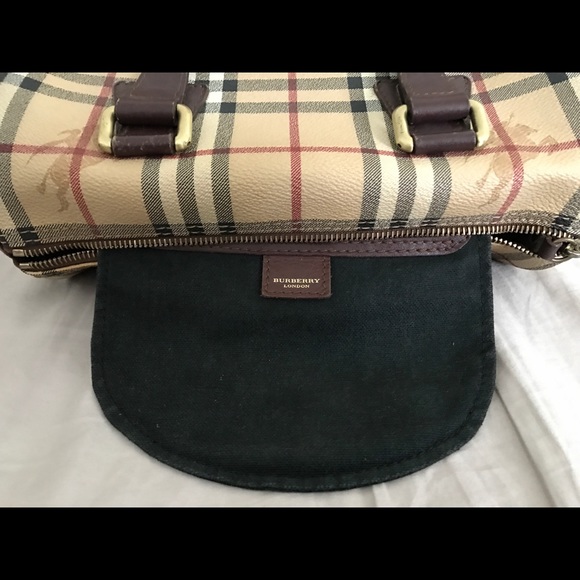 ❌❌❌SOLD❌❌❌ Authentic Burberry Handbag - Picture 2 of 8