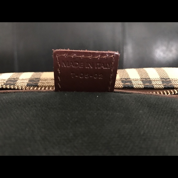 ❌❌❌SOLD❌❌❌ Authentic Burberry Handbag - Picture 3 of 8