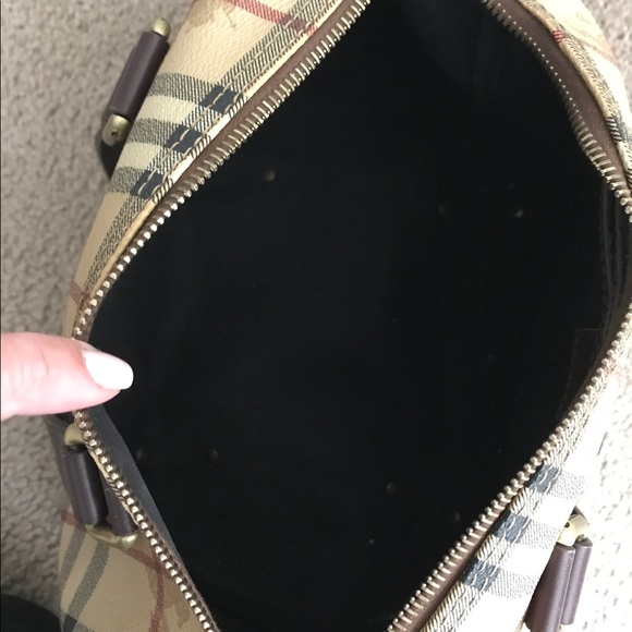 ❌❌❌SOLD❌❌❌ Authentic Burberry Handbag - Picture 5 of 8