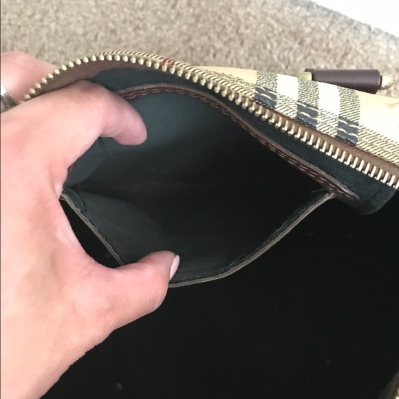 ❌❌❌SOLD❌❌❌ Authentic Burberry Handbag - Picture 6 of 8