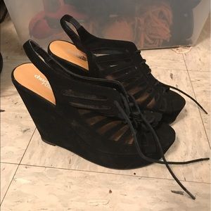 Black wedges with laces