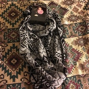 NWOT Black and brown infinity scarves