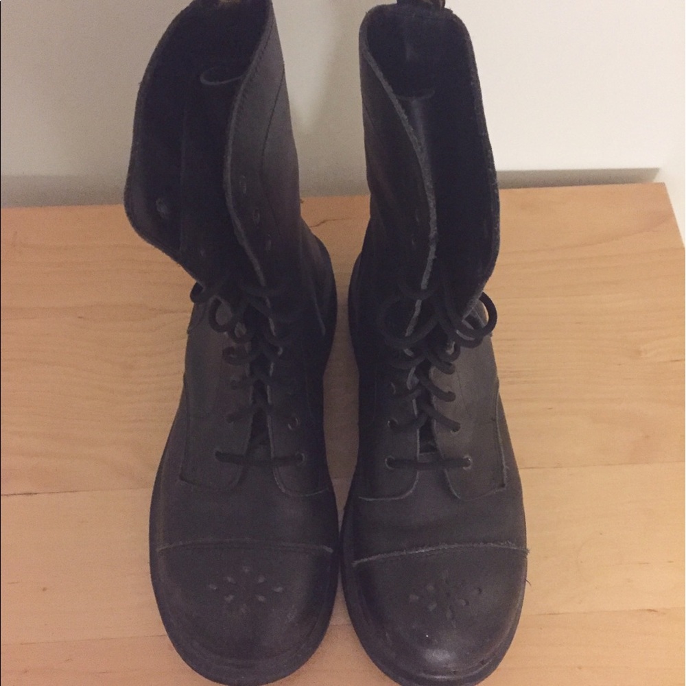 Dr. Martin classic black boots with flower detail