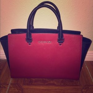 Micheal kors leather purse