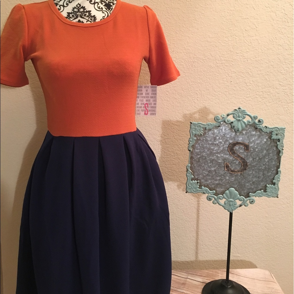 NWT small Amelia lularoe