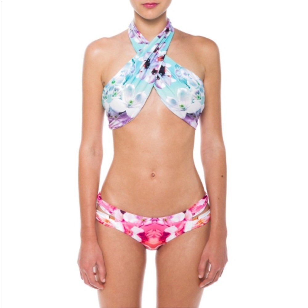 6 Shore Road bathing suit bottoms. 👙