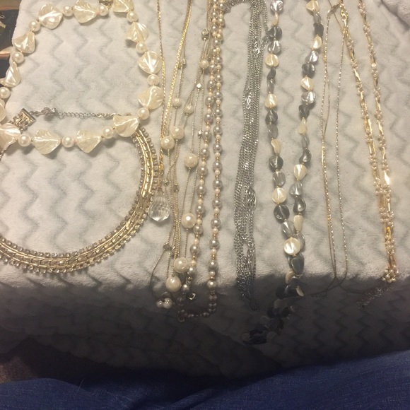 Jewelry - Vintage necklace lot