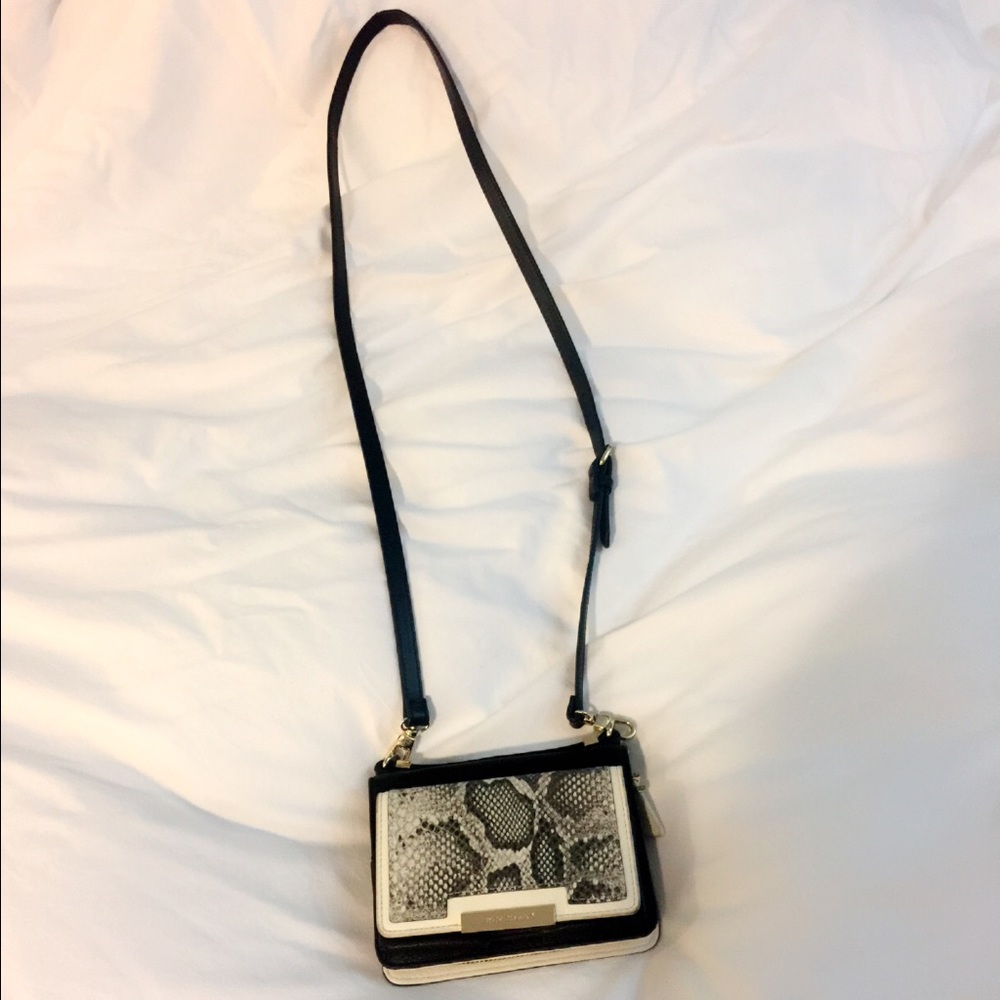 Vince Camuto Crossby mini 👛 clutch!!