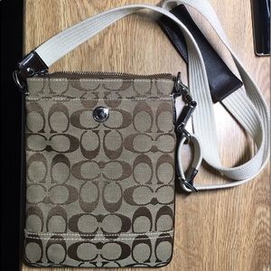 Classic Coach Crossbody!! Classic Coach Crossbody!!