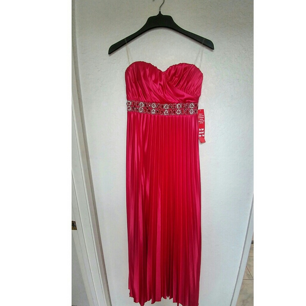 Stunning full length dress - Picture 3 of 7