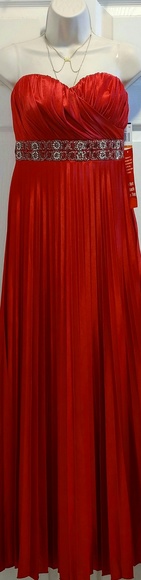 Stunning full length dress - Picture 2 of 7