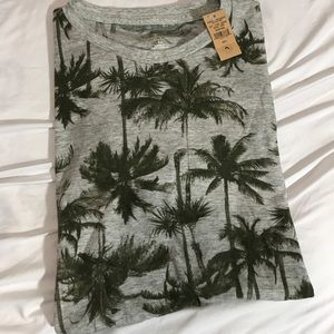 Men's AE "seriously soft" classic fit tee. NWT