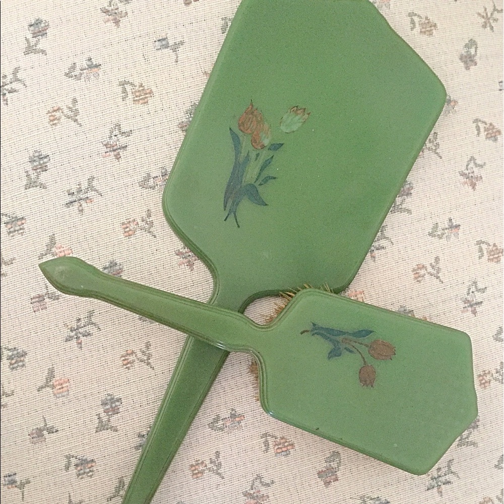 Vintage 1930s Lucite/plastic Green Vanity Set - Picture 2 of 6