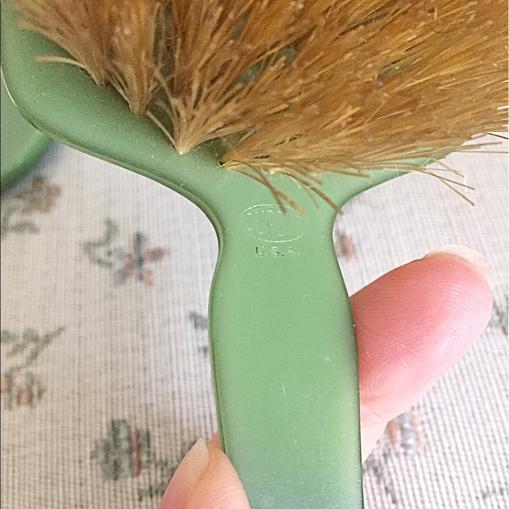 Vintage 1930s Lucite/plastic Green Vanity Set - Picture 5 of 6