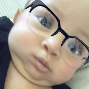 Meet your Posher, Ysis