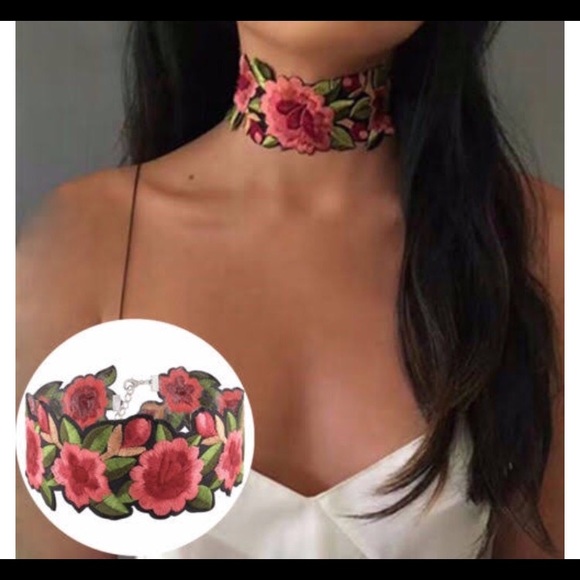 Flower  Choker - Picture 4 of 8