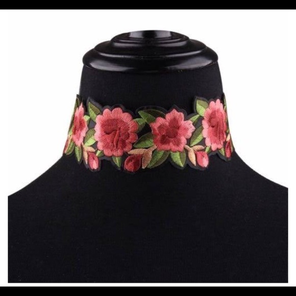 Flower  Choker - Picture 5 of 8