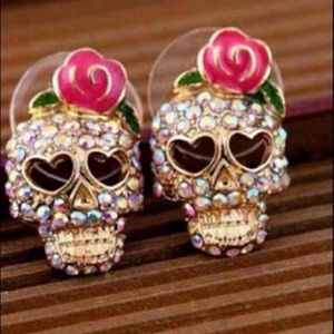 😍Very Cute Skull Earrings! 😍