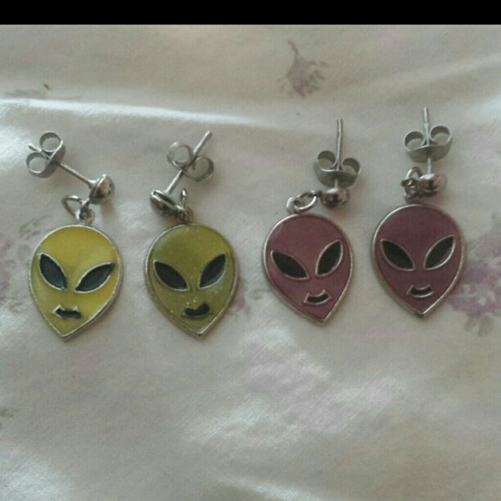 2 pairs of 90s glitter alien head earrings