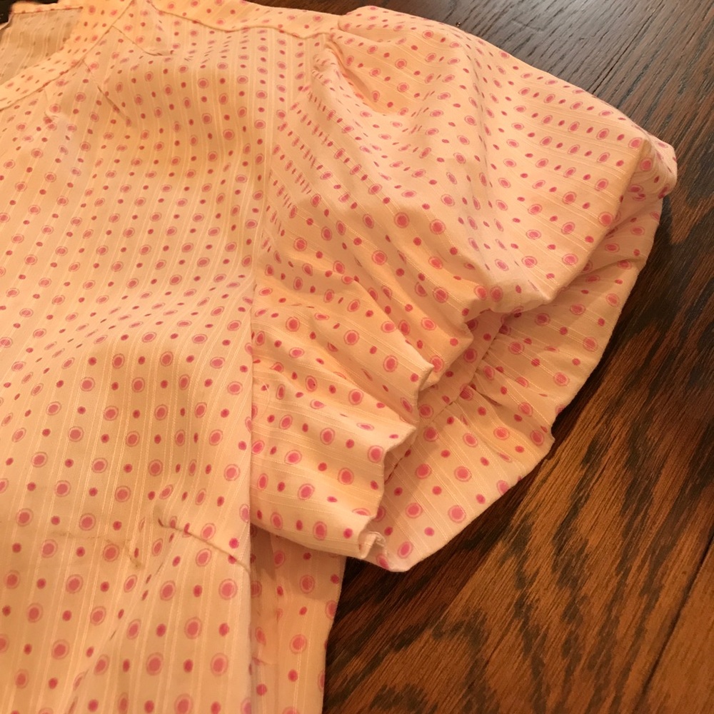 Gorgeous button down Spring work shirt - Picture 3 of 4