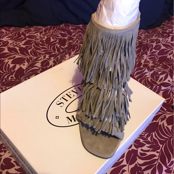 Shoes - Picture 2 of 4