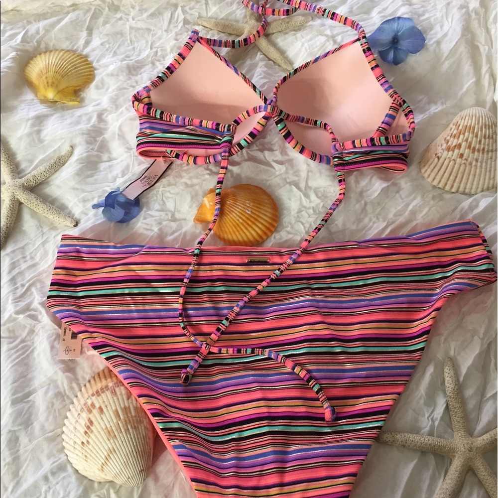 Bikinis - Picture 2 of 2