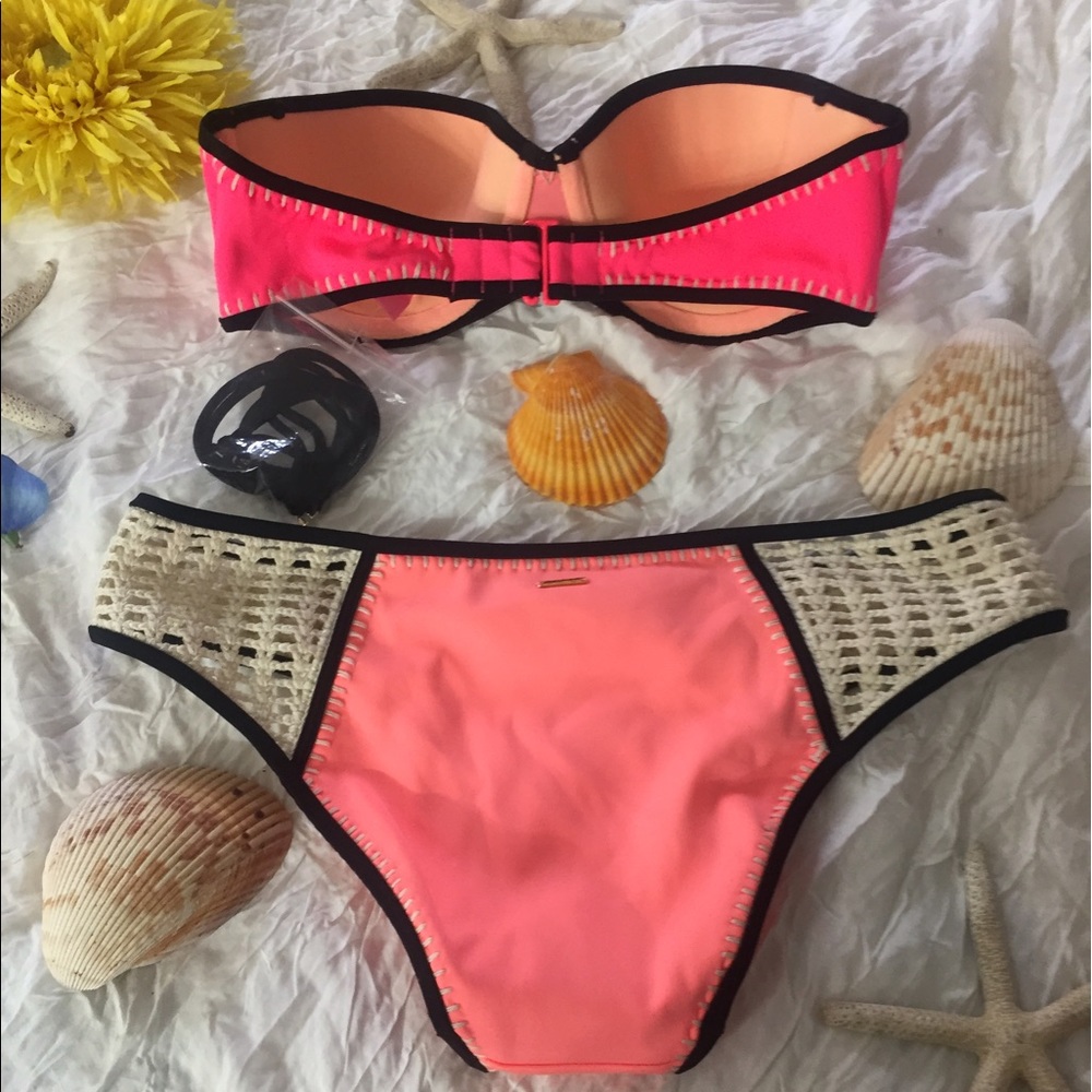 Bikinis - Picture 2 of 2