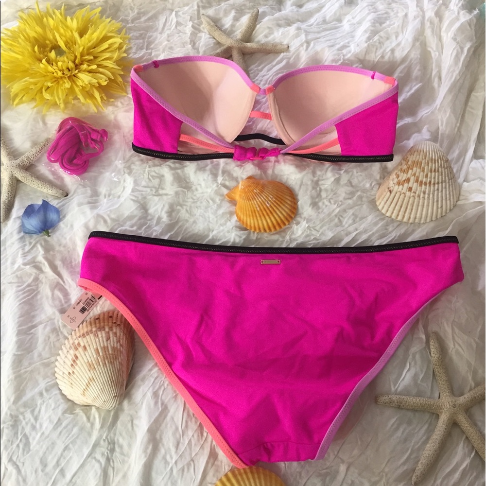 Bikinis - Picture 2 of 2
