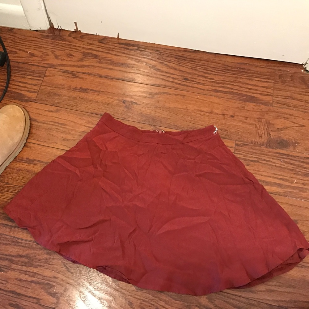 Short flowy skirt, NOT WRINKLY, i didnt iron