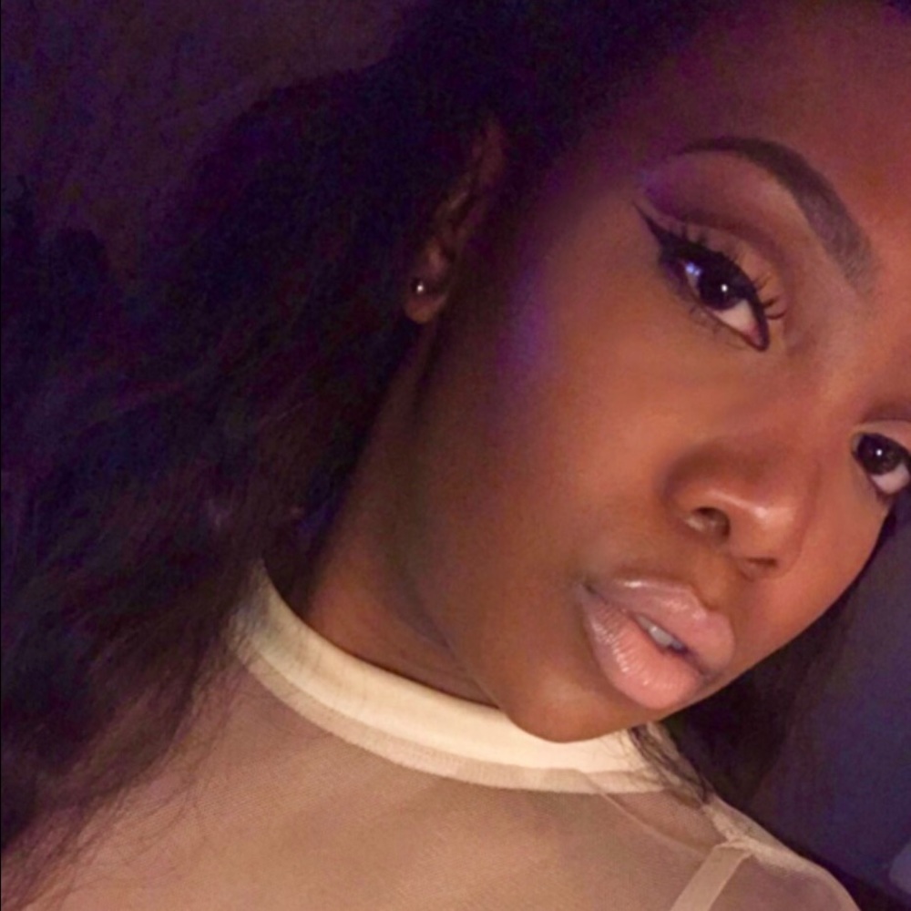 Meet your Posher, Brittney