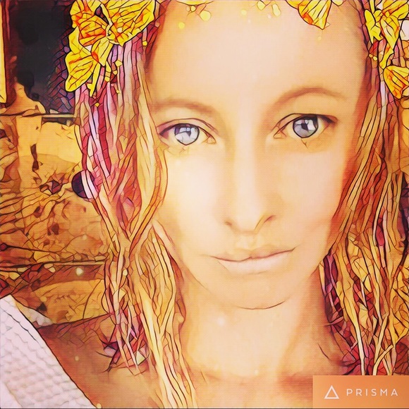 Meet your Posher, Hilary - Picture 2 of 2